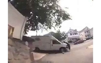 Скејтбордер преживио судар са камионом VIDEO