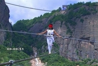 Akrobata preživio pad sa 200 metara visine