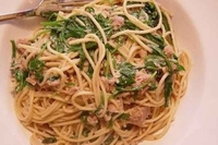 Špageti sa sosom od tunjevine i paradajza