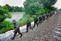 Орбан: Могуће и пуцање брана