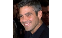 Пола Холивуда пегла тестисе због Клунија