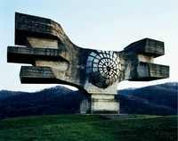 Velika Britanija: Spomenici Titu i NOB-u vanzemaljska umjetnost