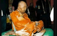 Монах умро 1927. а и даље жив 