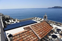 Zavirite u grandiozni hotel Sveti Stefan, u kome turisti noć plaćaju i do 3.500 eura...FOTO