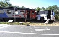 Teška nesreća kod Drniša: Voz naletio na autobus, 15 osoba povrijeđeno