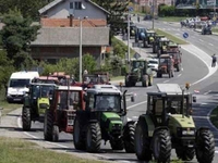 Seljaci blokirali puteve, policija prijeti kaznama