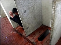 Kinezi uvode kazne za sve one koji promaše WC šolju
