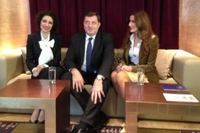 Dodik prekinuo intervju da bi upoznao Doris Dragović
