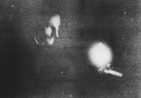 Tesla na prvoj fotografiji pod fosforoscentnom svjetlošću