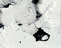 Ogromna santa leda pluta ka Južnom polarnom moru
