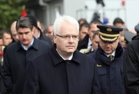 Josipović uz Šešelja - kazna 100 €