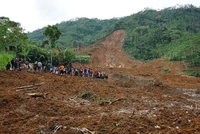 U odronu u Indoneziji 26 poginulih i 82 nestalih