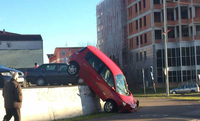 Banjaluka: Automobil sletio sa parkinga