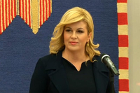   Kolinda smiruje tenzije, zove Vučića u Zagreb