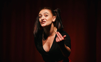 Ena Radovanović na drugom Festivalu monodrame mladog glumca: Tragikomedija inspirisana nezadovoljstvima i nepravdama