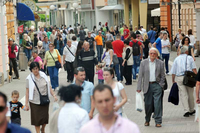 U Evropi žene žive duže i više ih je nego muškaraca