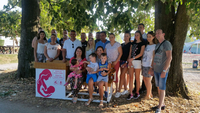 Opštinski odbor i mladi SNSD-a postavili prvu klupu za majke dojilje u Brčkom