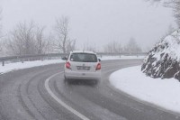 Snijeg otežao saobraćaj u Gorskom Kotaru i Lici