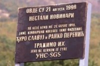 Поново срушена плоча несталим српским новинарима на Косову