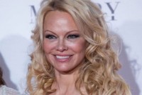 Pamela Anderson traži pomoć od Putina