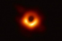 Погледајте прву фотографију црне рупе у историји VIDEO