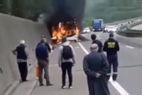 Potpuno izgorio autobus kod mjesta Ražanj na autoputu Beograd – Niš VIDEO