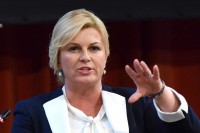 Kolinda se “obrušila” na Šešelja Hrvatski mediji: On ti je pomogao da postaneš predsednica