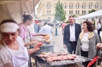 Počeo festival banjalučkog ćevapa, sutra i Nervozni poštar