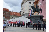 Oбучени у црно, са усташким симболима, парадирали центром Загреба