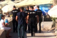 Policija pretresala lokale na plaži Pržno