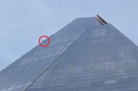 Bez užadi do 95. sprata jedne od najviših zgrada u Evropi VIDEO