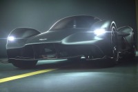 Prva javna vožnja – V12 iz Aston Martin Valkyrie “zaurlao” na Silverstonu VIDEO