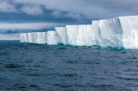 Niko ne zna kuda plovi najveći ledeni brijeg na svijetu VIDEO
