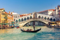 Почело кажњавање у Венецији: Туристи због кафе платили 950 евра