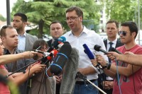 Vučić: Kada će koktel koji organizuju u Hagu?