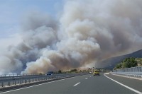 Vatra se približila naplatnim kućicama kod Šibenika