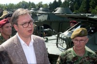 Vučić: Poklon Rusije u oklopnim vozilima povećava gotovost naše Vojske VIDEO