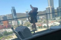 Studentknnja vježbala jogu na balkonu i pala sa šestog sprata, a njena prijateljica sve snimala