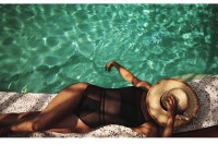Hali Beri u prozirnom kupaćem kostimu zapalila Instagram