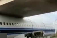 Avion bi ostao zaglavljen ispod mosta da se nije dosjetio ovoga VIDEO