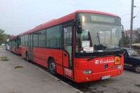 Autobusu punom đaka otpao točak, neko namjerno odvrnuo šarafe?