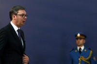 Vučić, po izlasku iz bolnice, na radnom mjestu, “zbog zdravlja mesec dana bez letova avionom”