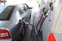 Ako točite gorivo za 50 KM, država uzima 24 KM poreza