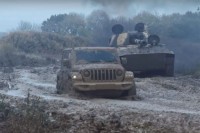 Џип Вренглер одмјерио снагу са руским тенком VIDEO