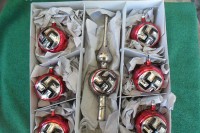Чех продавао украсе за јелку с ликом Хитлера, амблемима СС и кукастим крстовима