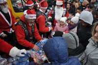 Prijedor: Bajkeri dijelili paketiće