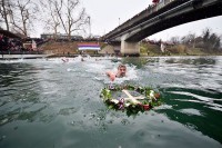 Богојављенска литија и пливање за часним крстом у недјељу