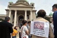 Beograd: Protest zbog zakona "o nestalim bebama"