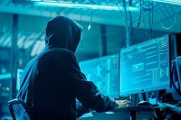 "Хакери-ловци" нападају обичне хакере