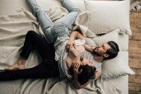 Seks u "doba korone": Nov medeni mjesec ili pakao na zemlji za partnere, ali nije njima najteže...